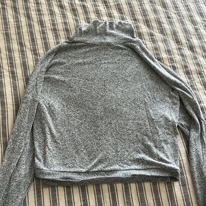 Express lightweight turtleneck